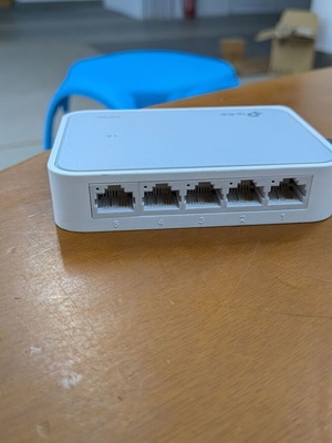 TP-Link TL-SF1005D 5-Port Fast Ethernet Switch like new