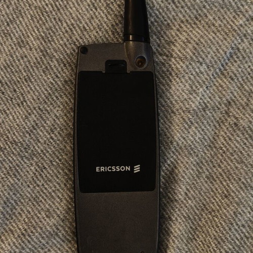 Ericsson R320s mobile phone