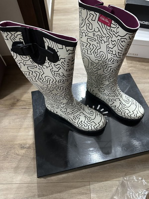 Tommy Hilfiger rubber boots size 39