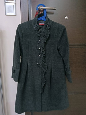Girls' coat size 6 Mini Raxevsky like new, black and gray