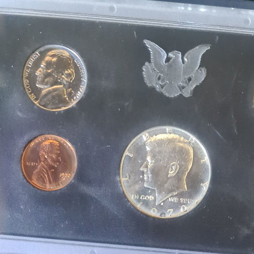 United States 1970 Proof coin set in stand case new