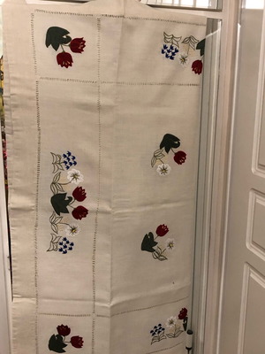 Linen tablecloth new with flowers and white azuraki