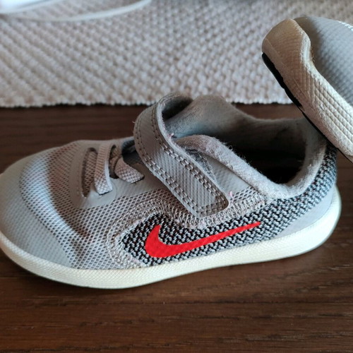 Nike kids athletic shoes like new, gray, size 25 with velcro