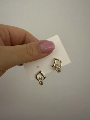 D earrings new, gold color