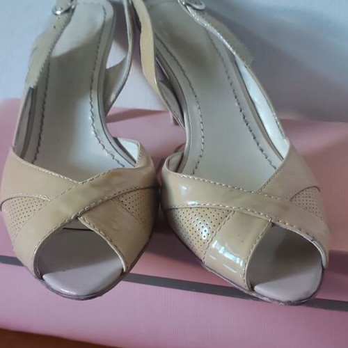 Esthissis sandals used, handmade no 39, beige patent leather