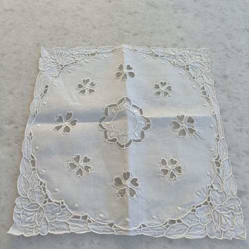 Handmade white cutwork table linen 31×33 cm used, decorative