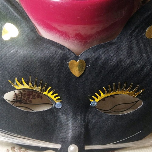 Cat carnival mask like new with pearl and golden hearts
