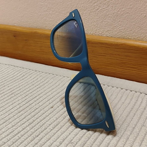Ray-Ban Original Wayfarer RB2140 sunglasses like new, blue beige
