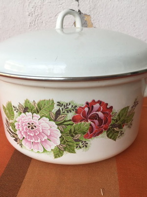 Enamel pot