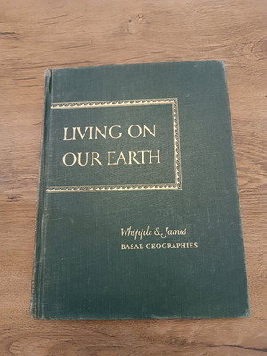 Βιβλίο Γεωγραφίας Living on Our Earth μεταχειρισμένο, 1948, αγγλικά