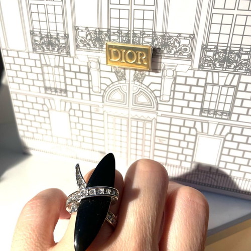 Women's ring with unique design like new