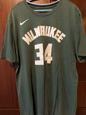Nike Milwaukee T-shirt Giannis Antetokounmpo used