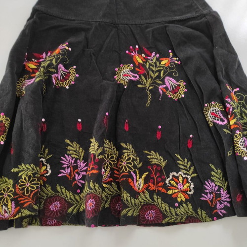 Absolute women's skirt used, black corduroy L - XL with zipper
