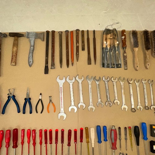 Hand tools used in good condition, complete set