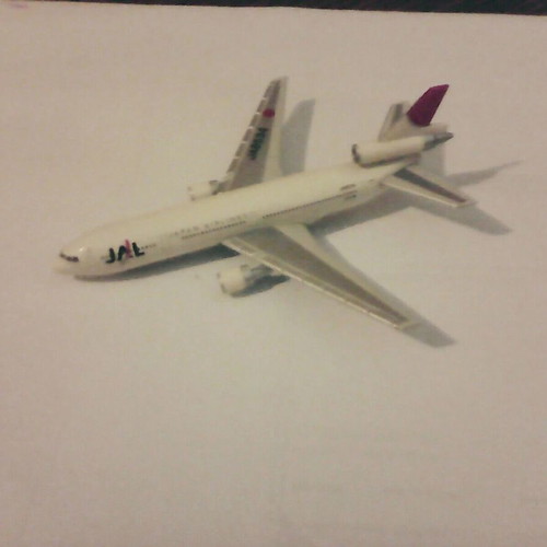 JAL Japan Airlines Herpa DC10 model plane 1/500 diecast with stand front wheel missing