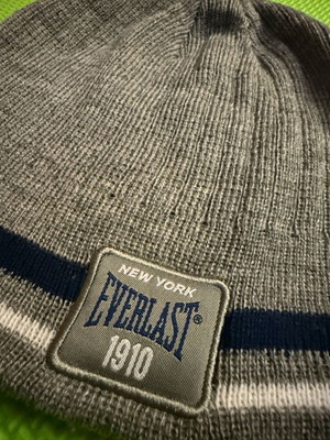 Everlast knit cap like new, gray, one size