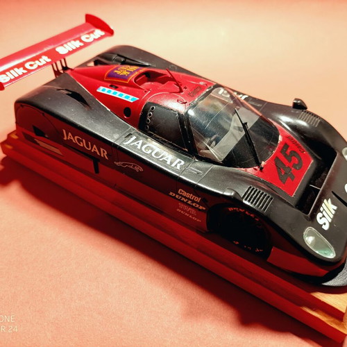 Jaguar XJR plastic model 1/24 new with wooden beech base