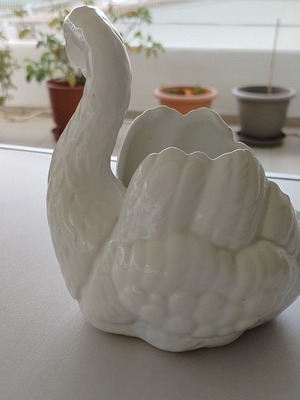 Porcelain decorative swan used, Keramikos