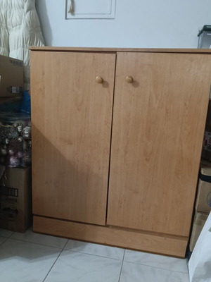 Έπιπλα μεταχειρισμένα με συρόμενη τραπεζαρία, ντουλάπι και συρταριέρα