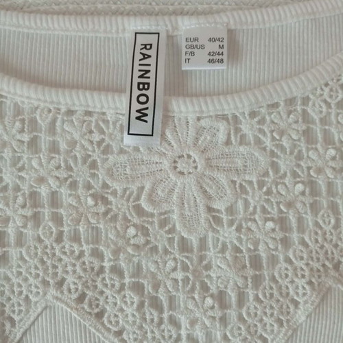 White blouse with lace and rib fabric, size M, like new