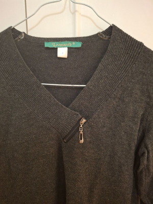 Small women's knitted sweater new, gray anthracite, Leonards