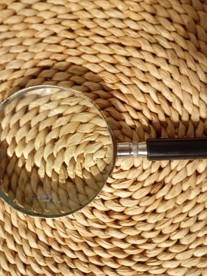 Vintage magnifying glass like new, 17 cm height, 8 cm diameter