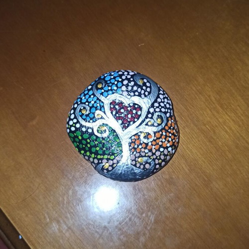 Hand-painted heart stone with acrylic colors and varnish