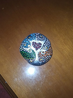 Hand-painted heart stone with acrylic colors and varnish