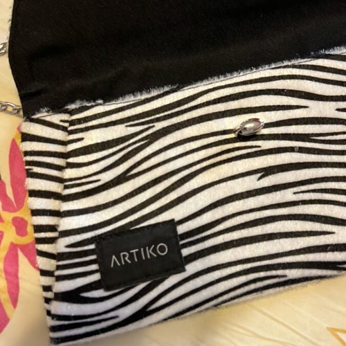 Women's shoulder bag, black and white