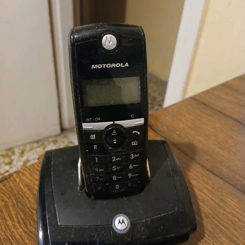Motorola cordless home phone like new, black