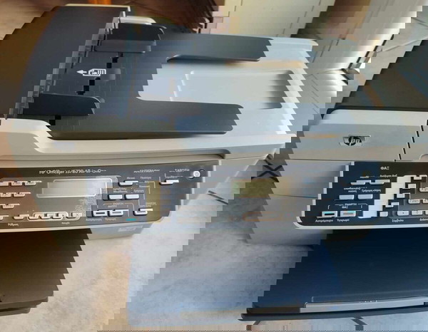 Πολυμηχάνημα hp officejet j5780 στο κουτί του.