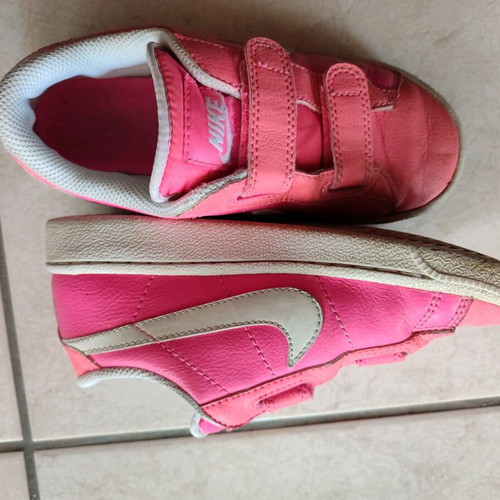 Nike athletic shoes used, size 33, white and pink