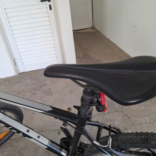 Giant ATX Mountain Bike Large L Frame Like New with Helmet