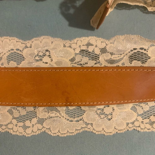 Belt with leather and lace Rococo like new, tan and white