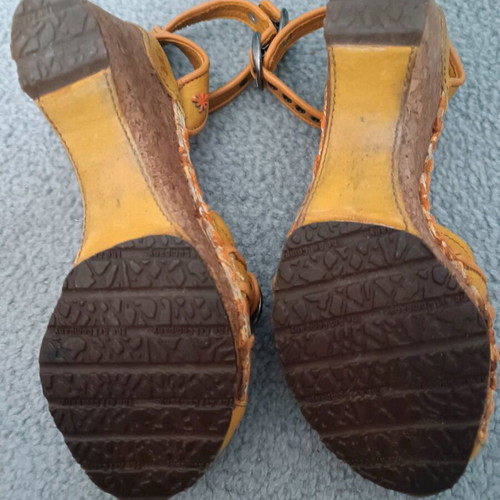 Spanish leather sandals size 39 like new, green and yellow