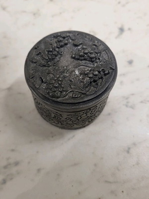 Small decorative box like new for jewelry storage