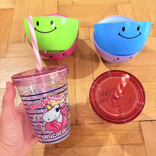 Set of 2 plastic cups and 4 serving bowls for kids like new