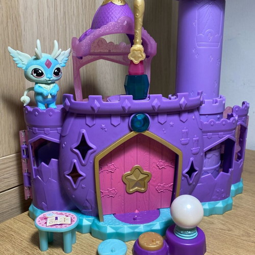 Magic Mixies: Mixlings Magic Castle like new with all accessories