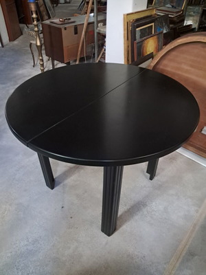 Round dining table with extension, like new