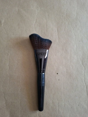 Laura Mercier Glow Powder Brush like new