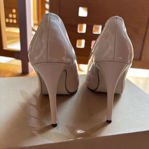 Ideal Shoes nude patent leather pumps size 37 like new