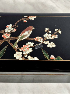 Jewelry music box used with Asian bird design and velvet lining
