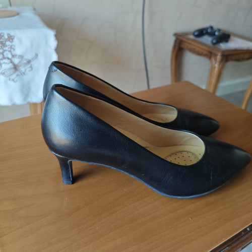 Geox leather pumps like new, black, size 35
