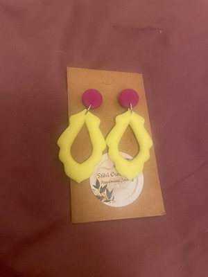 Handmade yellow fuchsia earrings new with stainless steel clasp