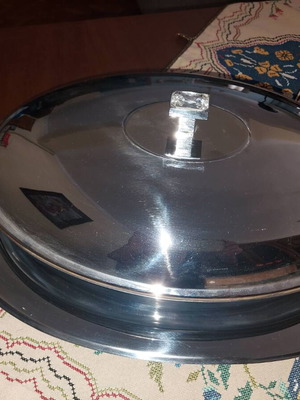 Oval Pyrex with silver serving tray and lid like new