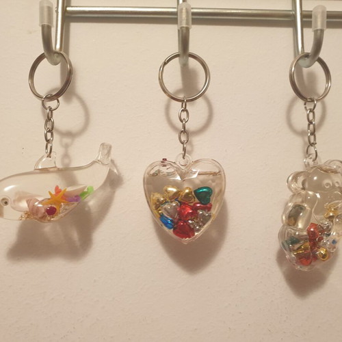 Keychain set 90s dolphin heart pig like new, colorful pearls