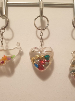 Keychain set 90s dolphin heart pig like new, colorful pearls