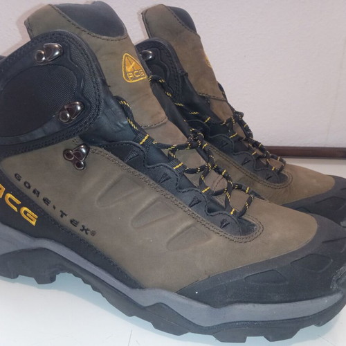 Nike ACG Gore-Tex boots size 45 new