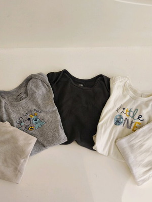 Set of 5 cotton short-sleeve bodysuits like new, 86-92cm