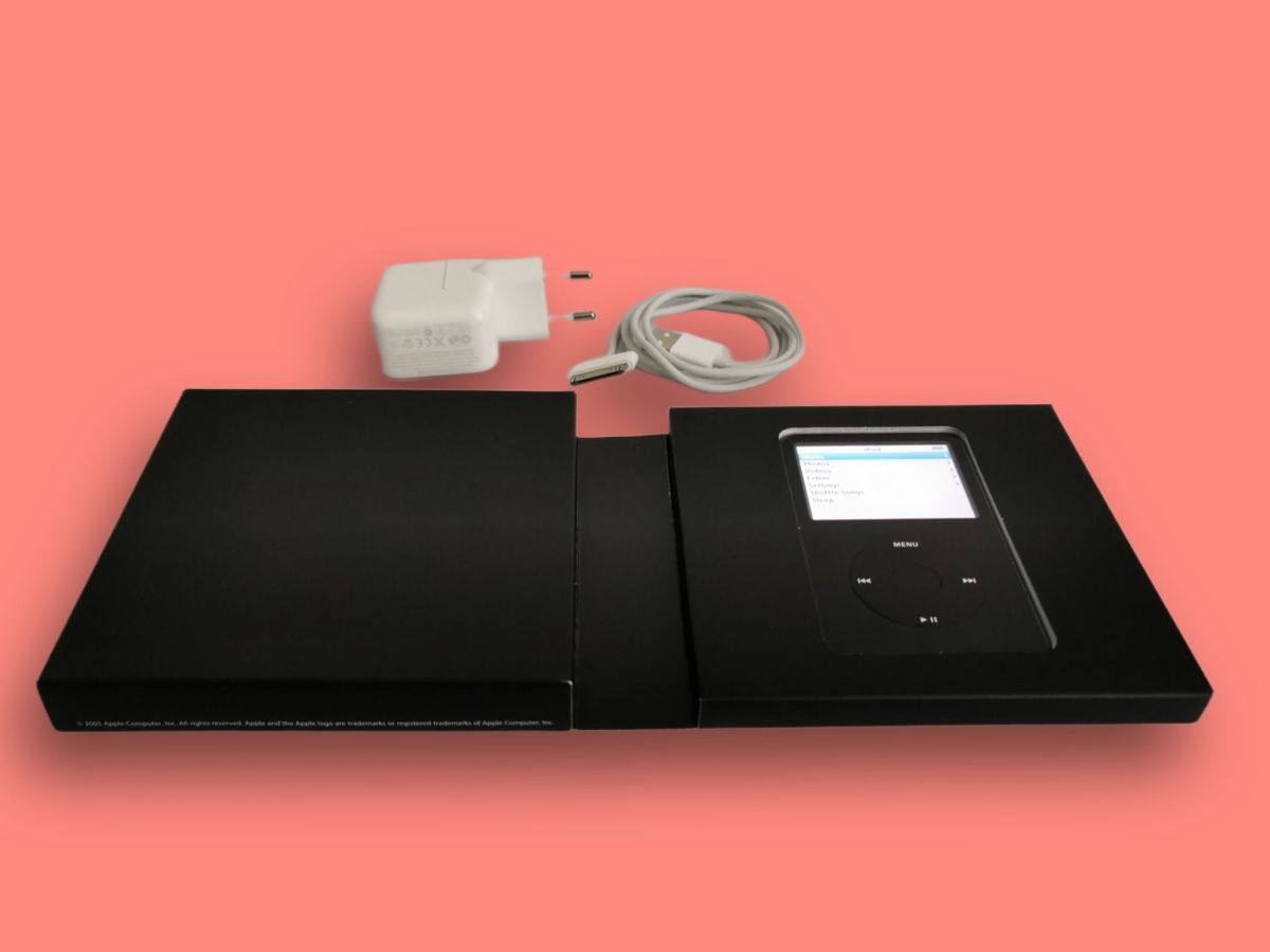 Apple iPod 第5世代30GB A1136 ブラック iPod Classic 第5世代 30GB A1136 ブラック モデル MA146J/A 動作良好